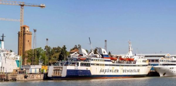 Don Cándido, ferry, esperando