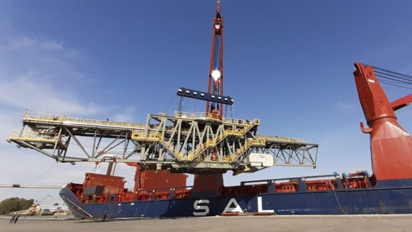 estiba de megaestructura, muelle del armamento, puerto de Sevilla