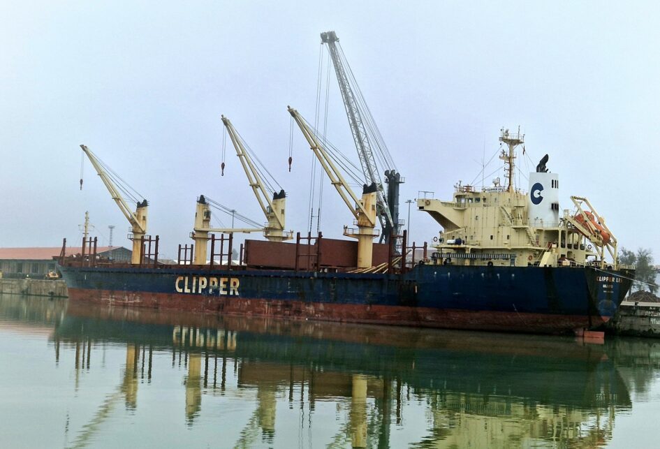 Clipper LIs granelero puerto de Sevilla
